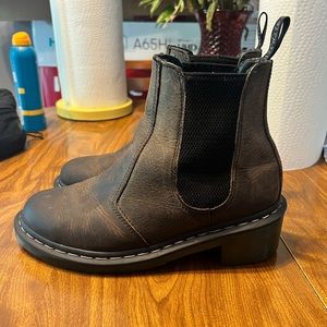 Women’s size 10 Doc Marten pull on Chelsea boots.